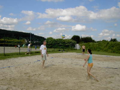 EvaundBerndundderBallwei�nichtzuwenersoll